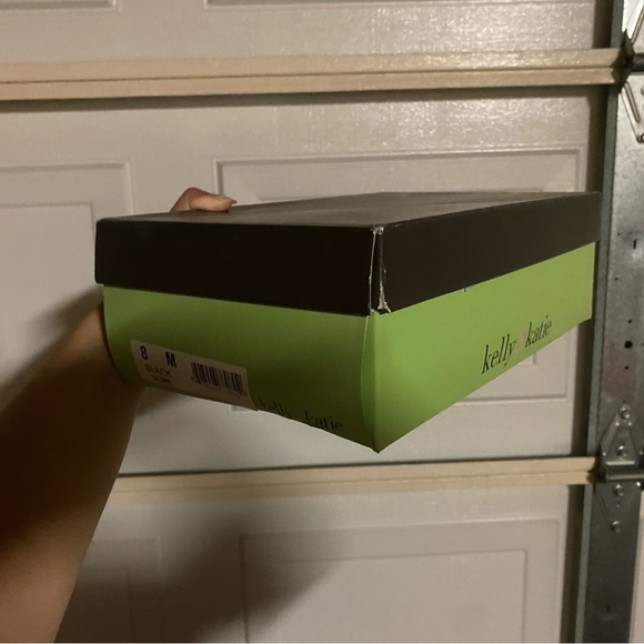 Kelly & Katie Peep Toe Pump - Picture 2 of 5